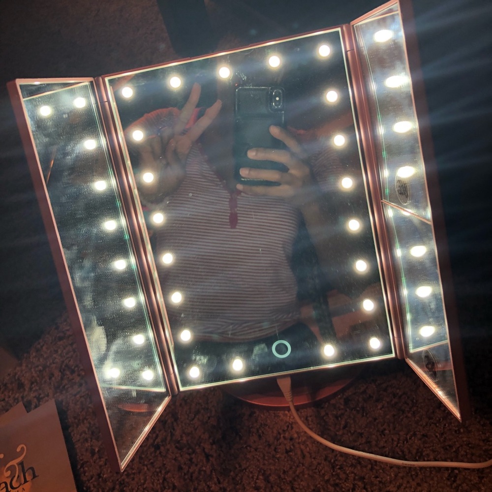 Easehold LED Mirror